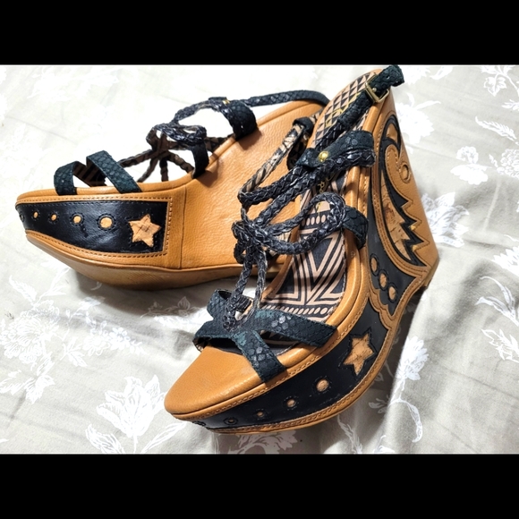 Jessica Simpson Shoes - 🎉HP🎉Wedges Jessica Simpson brown and black size 8.5